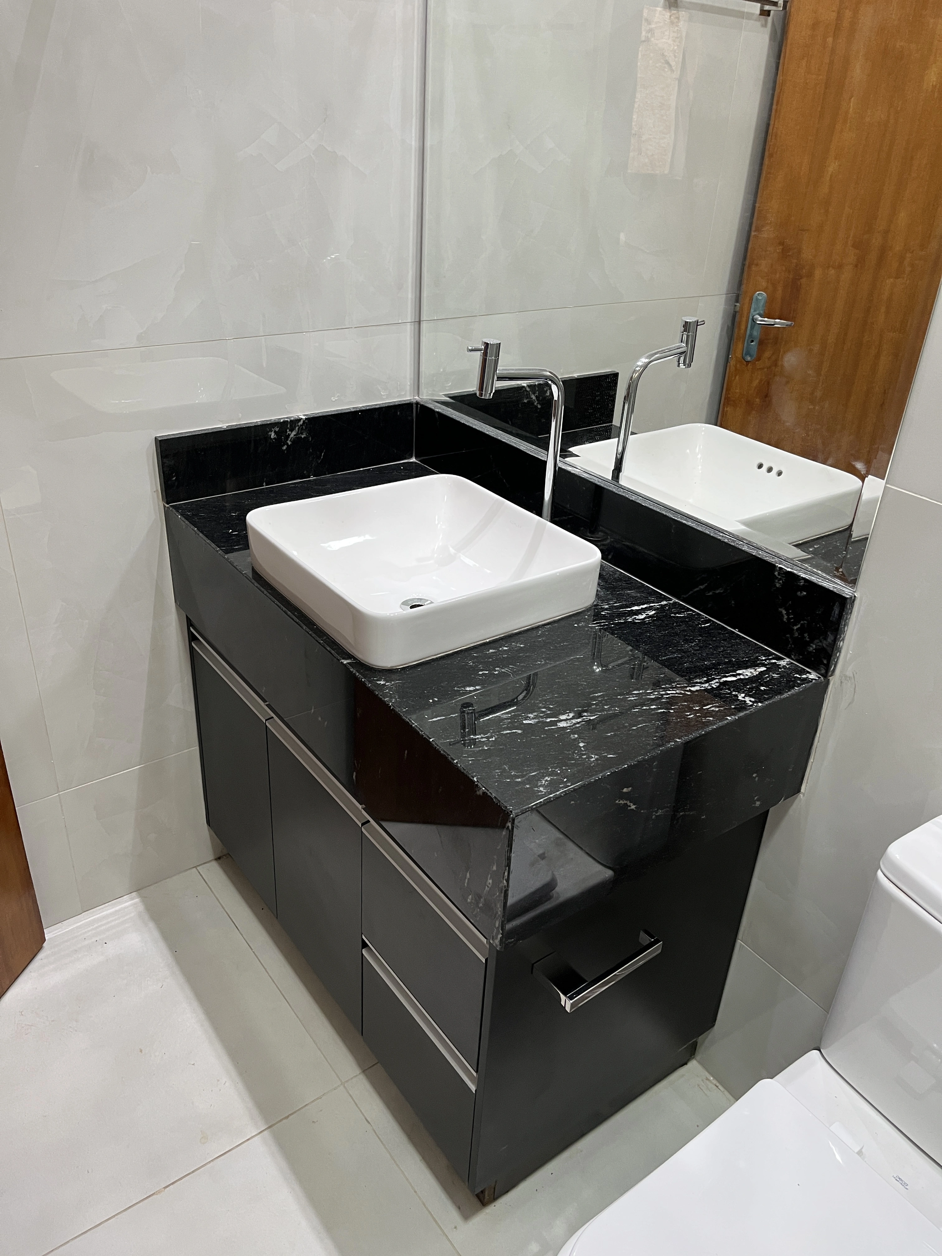 Lavatório em Preto Via Láctea