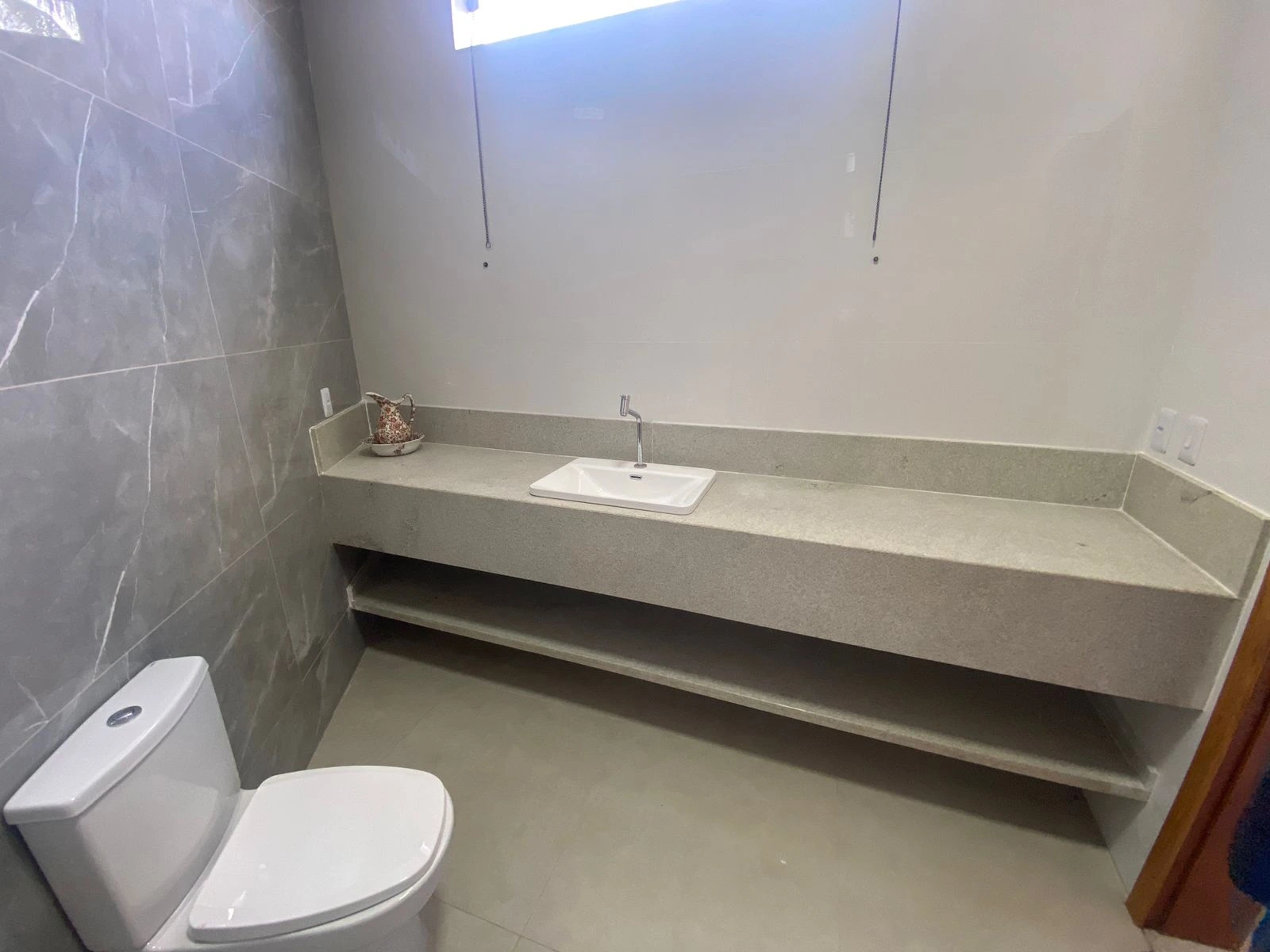 Lavatórios em Granito Branco Itaúnas