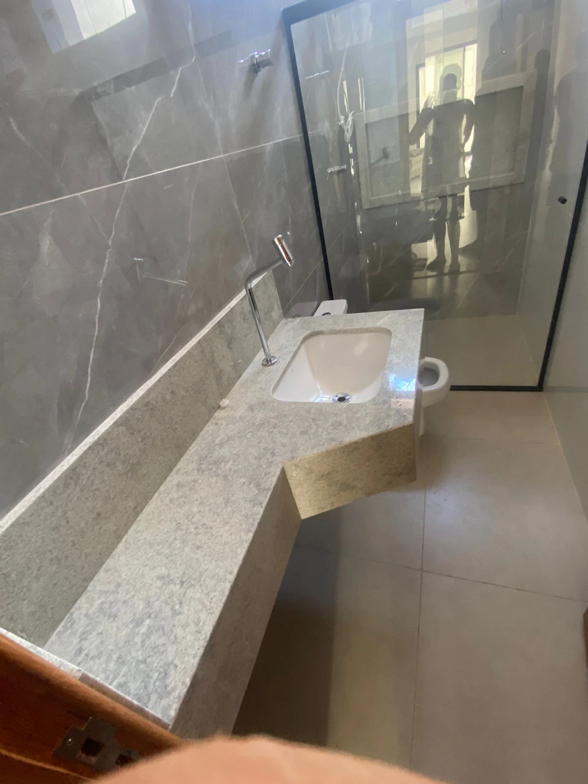 Lavatórios em Granito Branco Itaúnas - Imagem 3