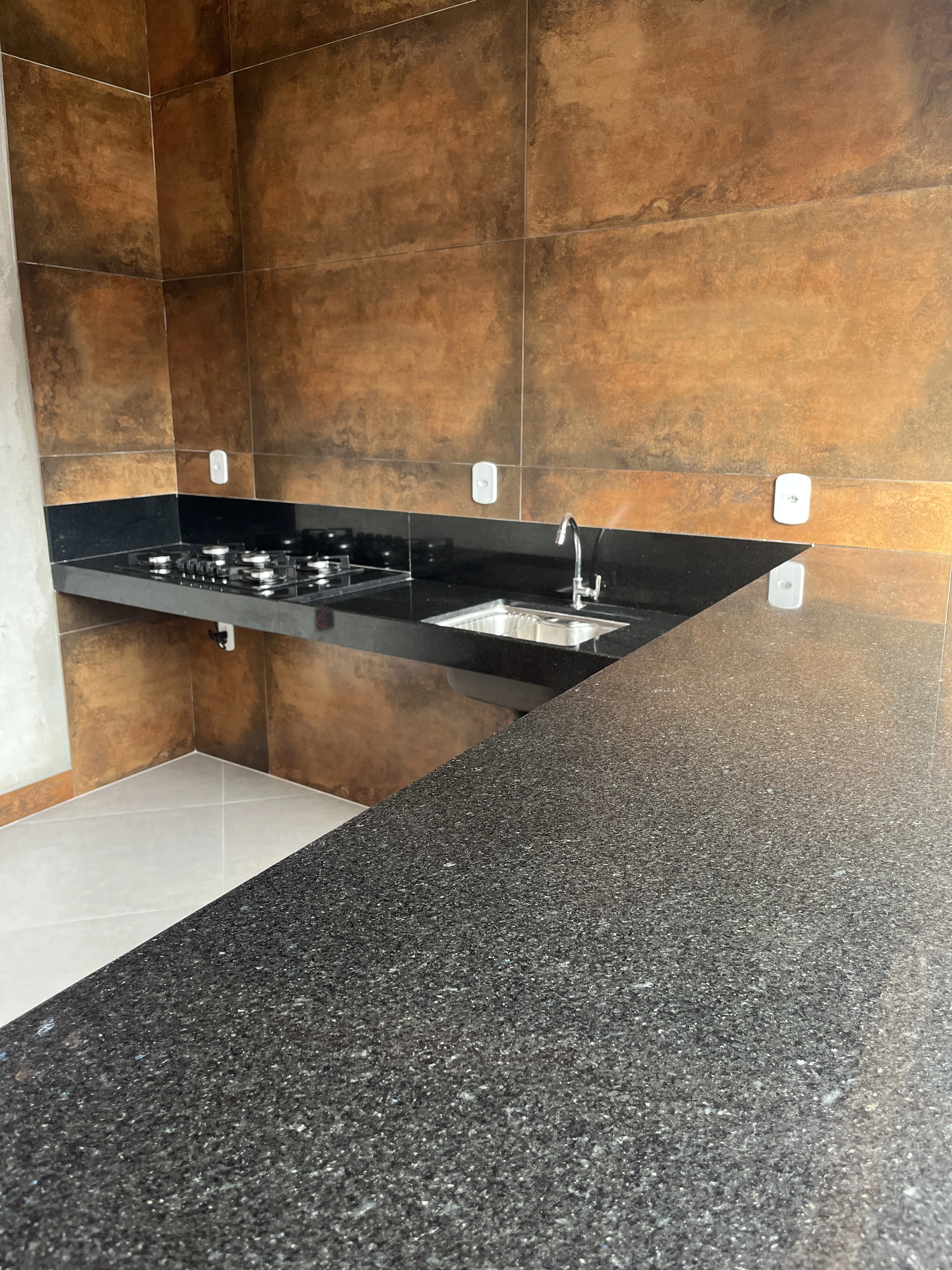Área Gourmet em Granito Preto São Benedito - Imagem 2